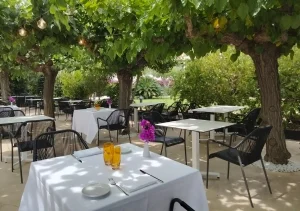 terraza moreres restaurante hotel eetu begur costa brava